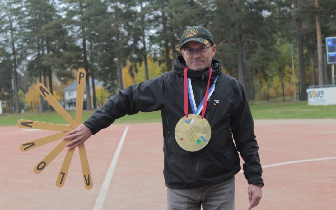Matti Iivarinen juhlinnan keskipisteenä Alajärvellä