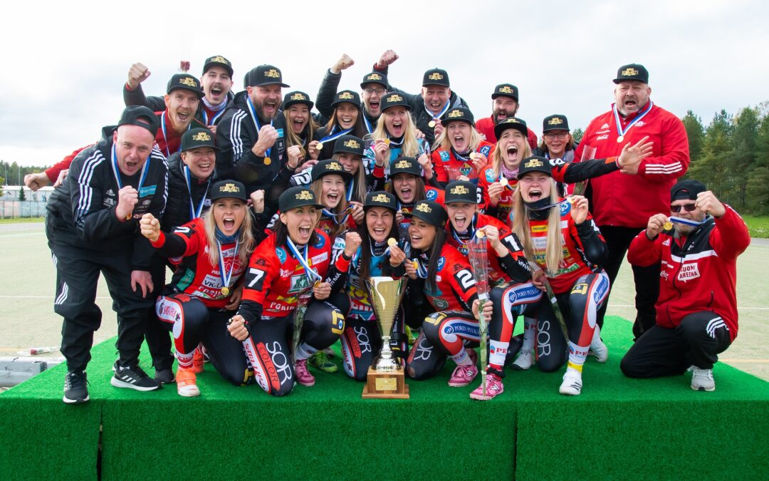 ”Siin se ny o” – Pesäkarhut Porista on naisten Suomen mestari 19 vuoden tauon jälkeen!