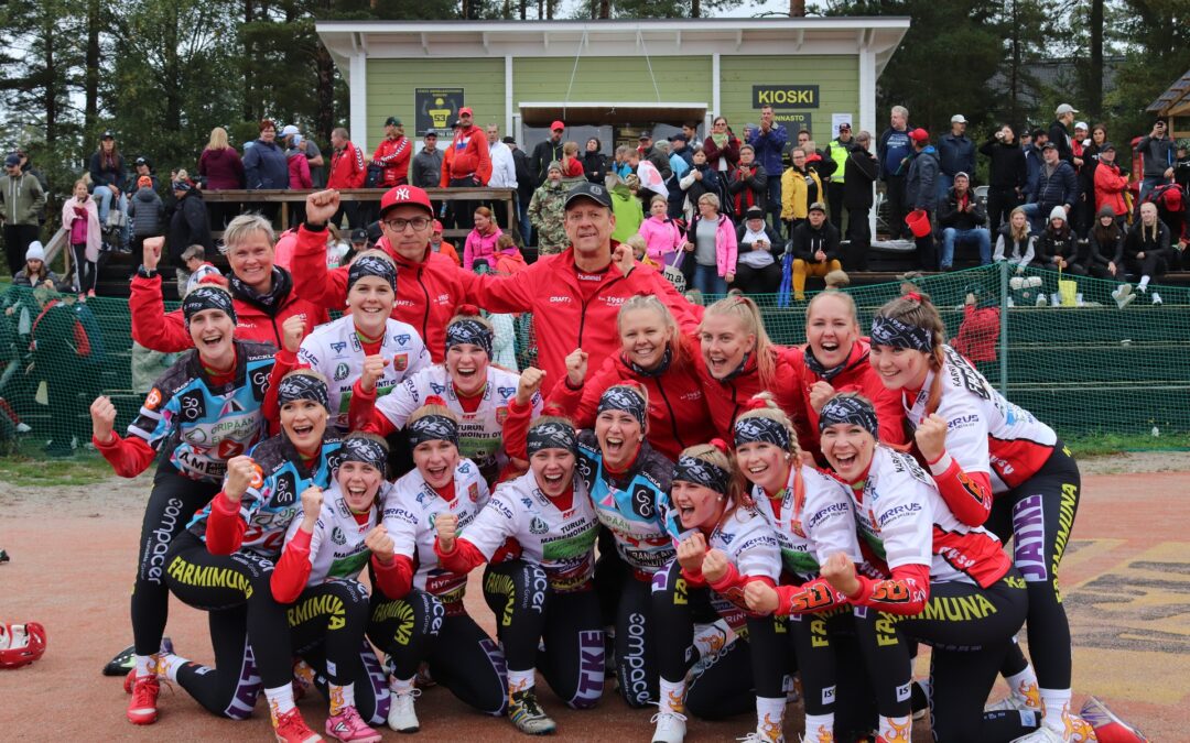 Vahvan yhteisöllinen Pöytyän Urheilijat on sympaattinen tulokas naisten Superpesikseen