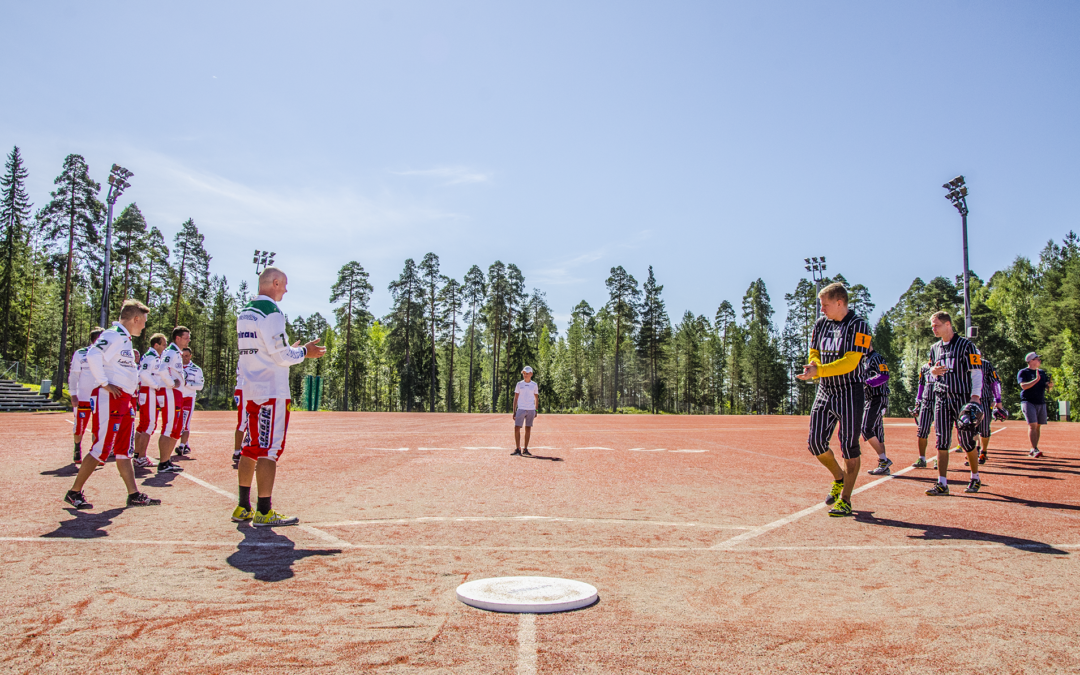 Haetaan järjestäjää Kontioiden ja Harmaakarhujen SM-turnauksille