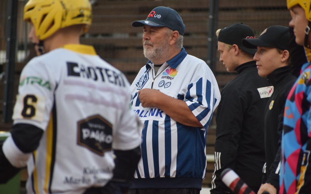 Jokerisääntö tuli liian myöhään, mutta Paavo Pitkänen, 70, on tehnyt upean uran Superpesiksessä huipputuomarina ja lajivaikuttajana!