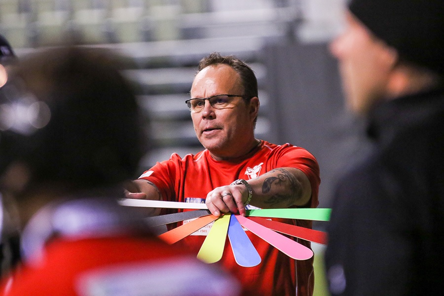 Suomen mestari ja Itä-Länsi-kävijä palaa juurilleen – Raimo Bragge UPV:n suomensarjajoukkueen viuhkaan!