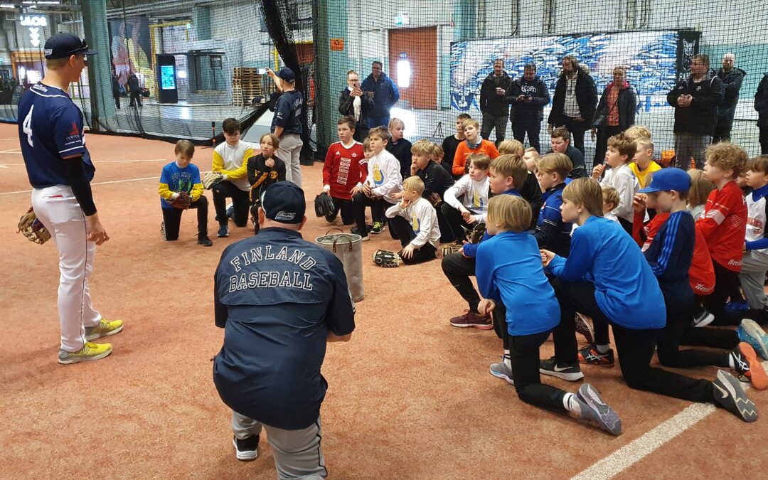 Suomen U12 Baseball Maajoukkueen / Pikkukarhujen valmennusrinkiin valittu 23 pelaajaa  –  Pelaajat tulevat 10:stä eri pesäpalloseurasta