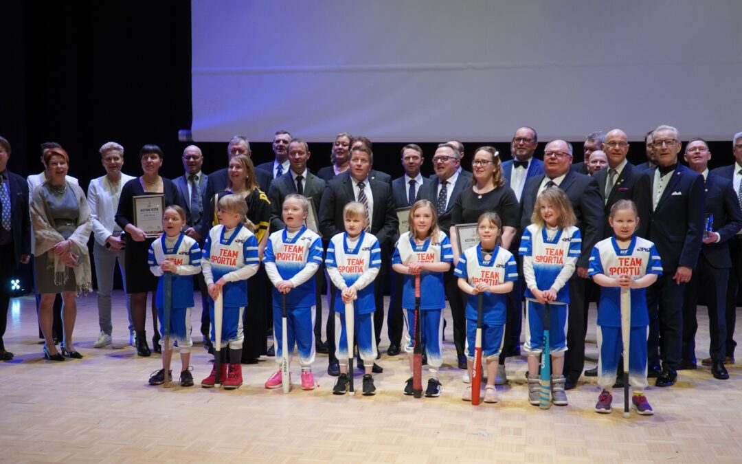 Kansallislajia juhlittiin gaalaillassa Varkaudessa: ”Omaleimainen osa suomalaisuutta”