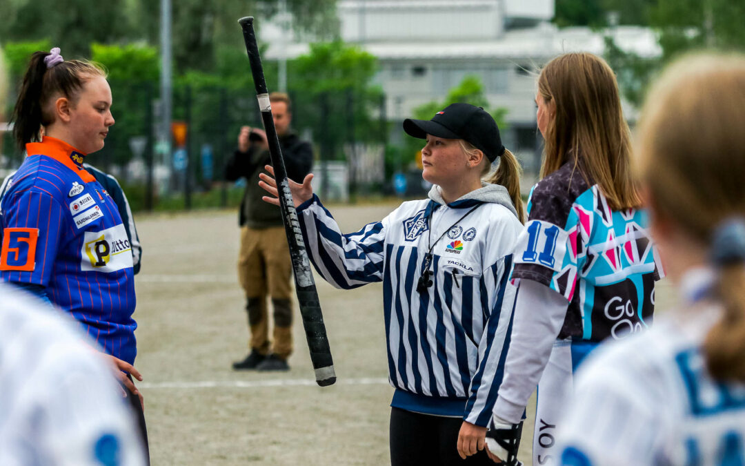 Pesäpallotuomariksi kaudelle 2022? – mukava tapa olla lähellä peliä ja mukana hienon lajin parissa