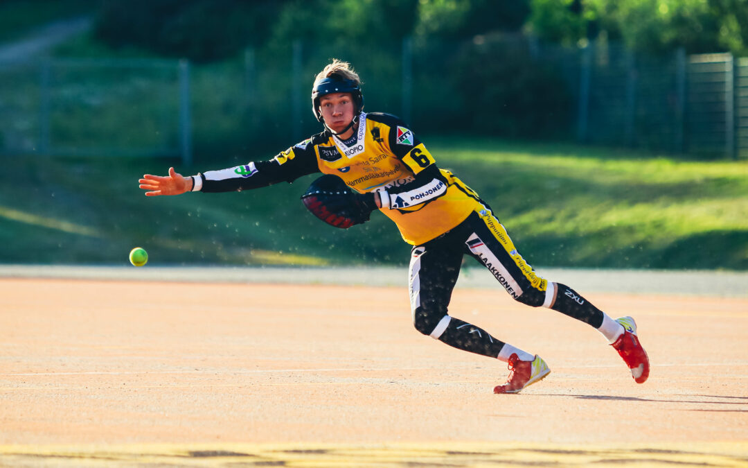 Pesäpalloliitto ja Perustava tuovat kultakypärät Ykköspesikseen