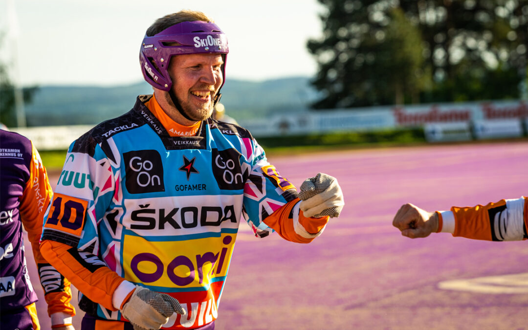 Lyöntihirmut Siri Eskola ja Roope Korhonen Oomin kuukauden pelaajiksi!