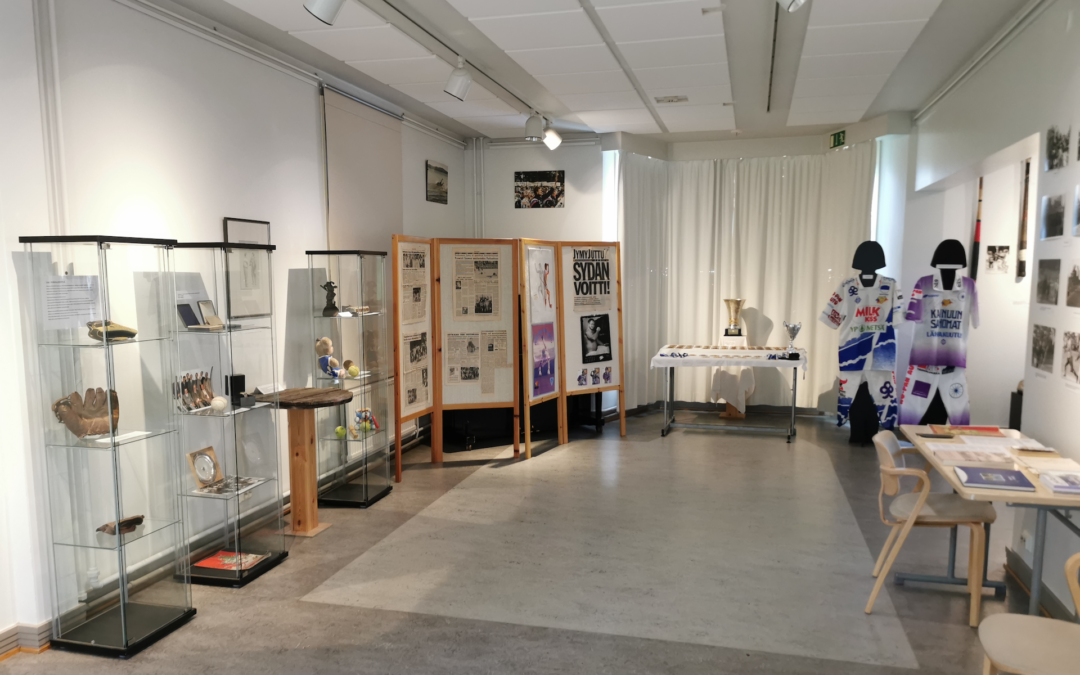 Pesistä sata lasissa -näyttely ja Tenavaleiri kietovat menneisyyden sekä tulevaisuuden yhteen Sotkamossa