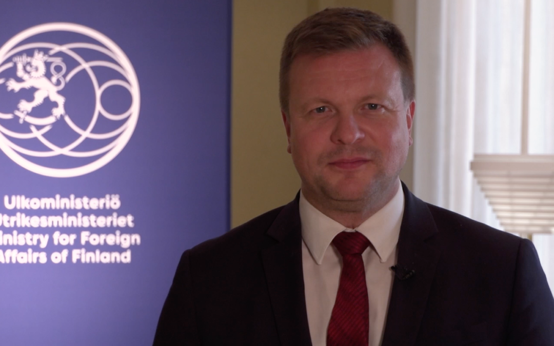 Kehitysyhteistyö- ja ulkomaankauppaministeri Skinnarin terveiset Suomen naisten softball maajoukkueelle