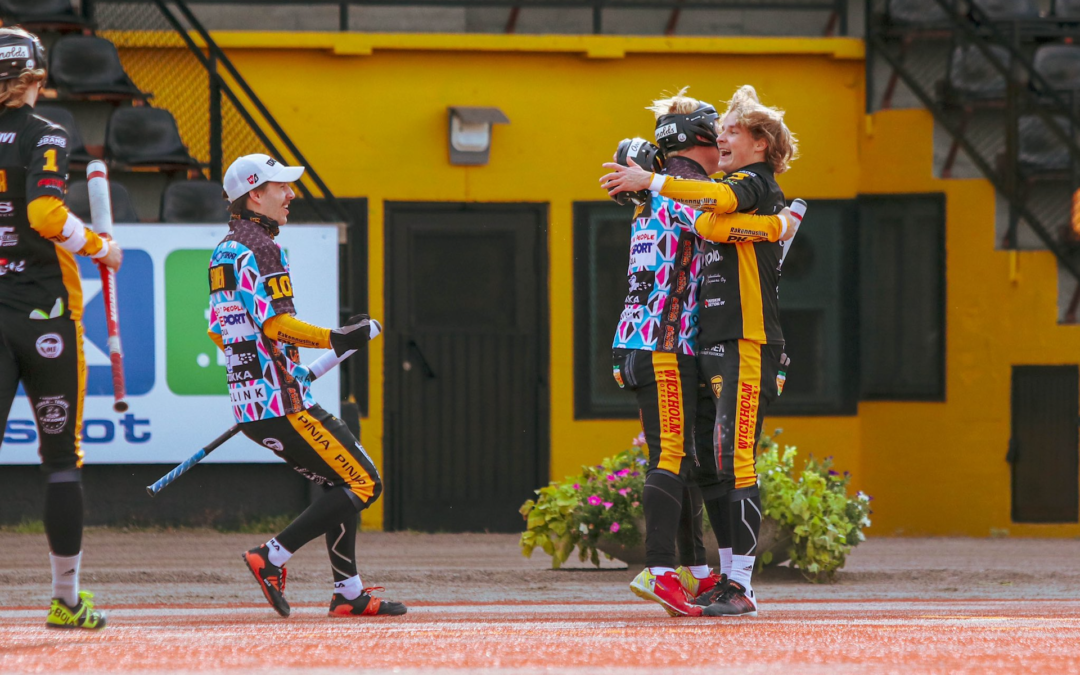 Suorana Ruudussa tänään: Kouvolan Pallonlyöjät ja Sotkamon Jymy ensimmäisessä poikien loppuottelussa!