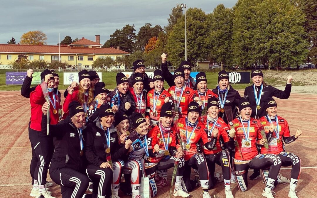 Pesäkarhut vei satakuntalaisten loppuottelun – seurahistorian viides tyttöjen Superpesiksen mestaruus!