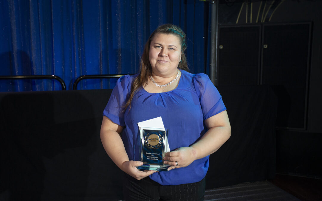 Palkitut huipputuomarit Suvi Kaukovalta ja Mika Kääriäinen vihelsivät ottelu kerrallaan päätyyn asti