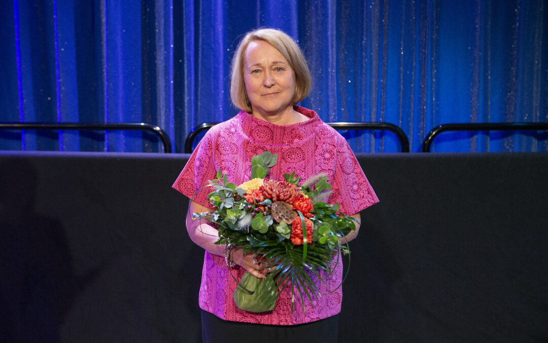 Helena Koukkari aloitti teleksillä ja faksilla – sähköiset järjestelmät muuttivat työympäristön päälaelleen