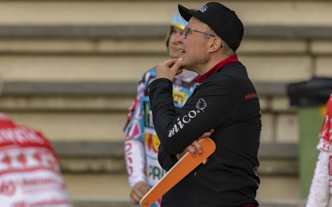 Ykköspesiksen Itä-Lännen pelinjohtajat julki – mukana kovia pelaajanimiä viime vuosikymmeniltä!