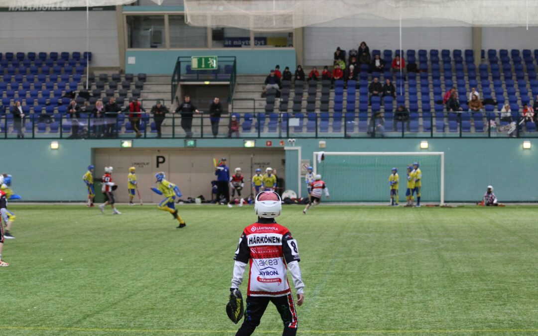 Ulkona voi tupruttaa lunta, mutta tulospalvelussa on viikonlopulle lähes 100 pesäpallo-ottelun kattaus!