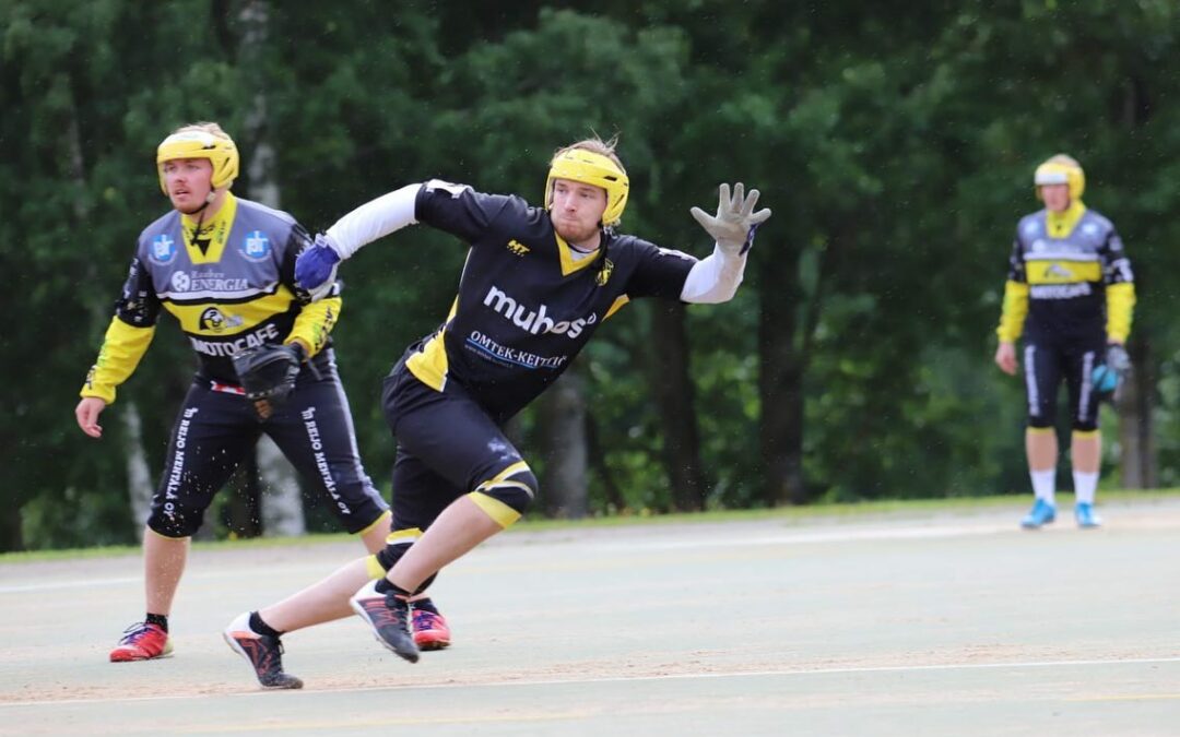 Muhoksella tahkotaan ”maailman parasta Suomensarja-pesäpalloa” ja junioripesistä