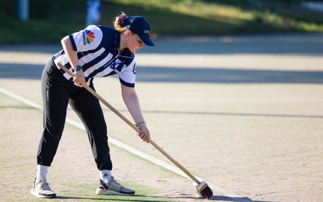 Saaga Markkanen on yhdistänyt pelaamisen ja tuomaritehtävät huipputasolla – ”tosi paljon hyötyä itselle ja joukkueelle”