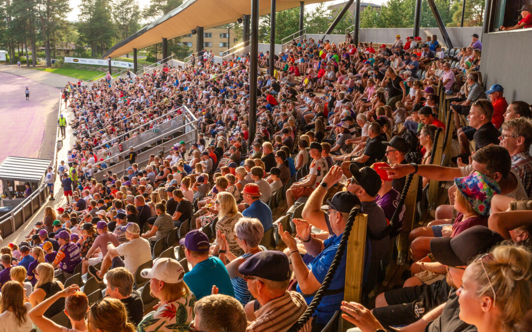 Oomi-yleisöäänestys vauhtiin – vastaa ja voita kahden hengen lippupaketti Itä-Länteen!