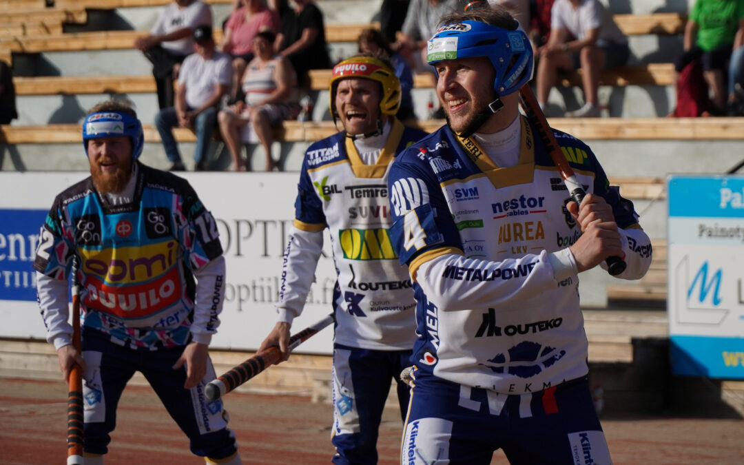 Antti Korhonen ja Aino-Kaisa Mantere ensi kertaa Superpesiksen kuukauden pelaajiksi