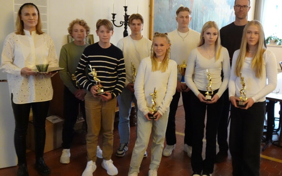 Elmeri Lieto ja Johanna Pirskanen vuoden pelaajat – laajasti ilonaiheita Itäisen alueen palkintogaalassa