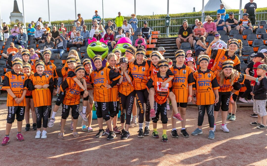 Pesäpalloleirit vaikuttavat merkittävästi järjestävien paikkakuntien aluetalouteen – Mia Koivujoki-Hyökin tutkimus avaa leirien taloudellista merkitystä